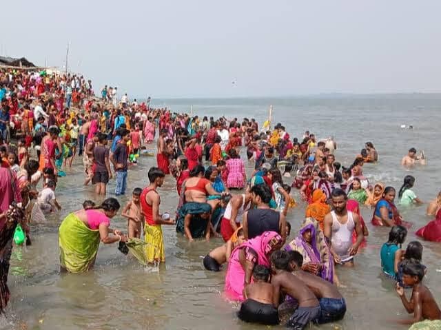 Samastipur News:देव नदी गंगा तट से देवालय के द्वार हर हर महादेव की जयकार