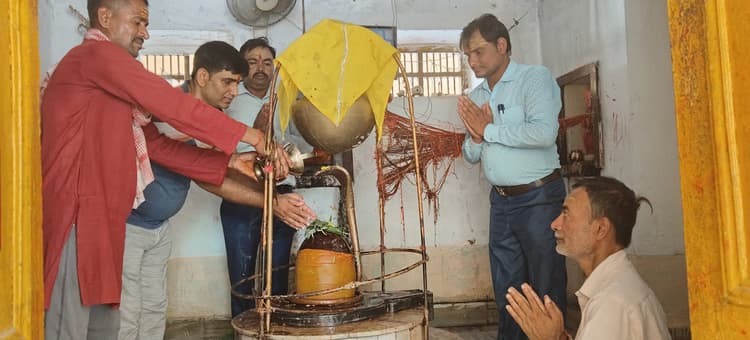 अपनी साधना व सिद्धियों को लेकर विख्यात थे उपासक तपस्वी बाबा
