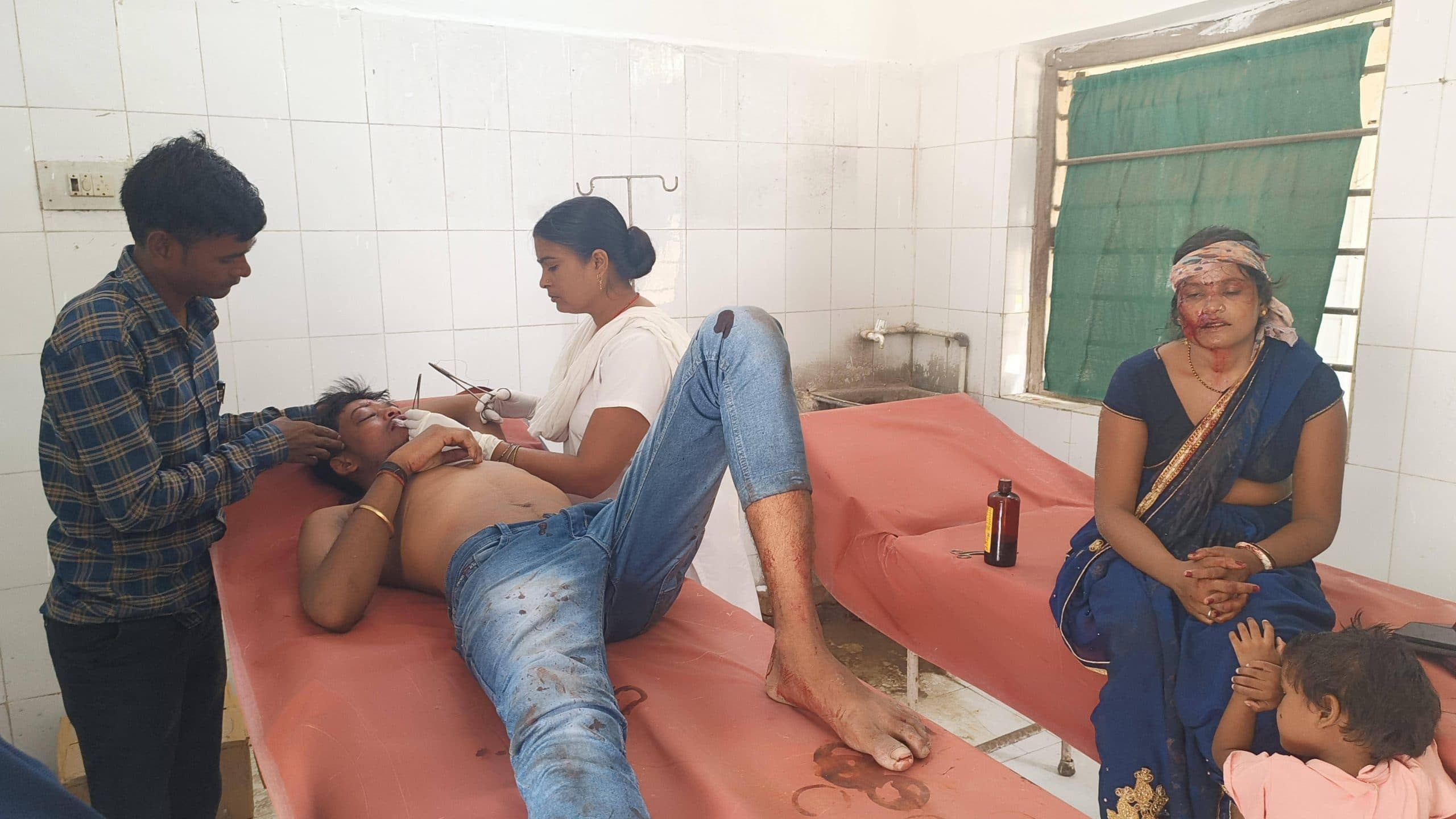 पकरीबरावां में सड़क दुर्घटना में 2 बुरी तरह जख्मी, रेफर