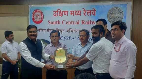 क्रू प्रशिक्षण में डीडीयू मंडल को राष्ट्रीय स्तर पर द्वितीय उपविजेता शील्ड