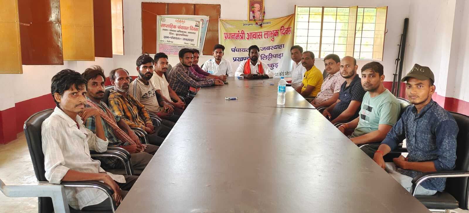 हिरणपुर से पाकुड़ की सड़क काफी जर्जर, इस पर ध्यान देने की जरूरत