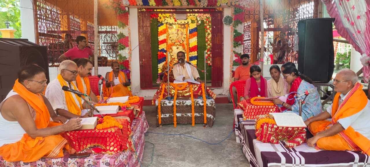 दखिनगांव के देवी मंदिर में अखंड रामायण पाठ शुरू