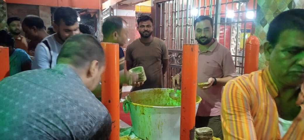 मधुबनी महाबीर मंदिर में महाप्रसाद वितरण का आयोजन