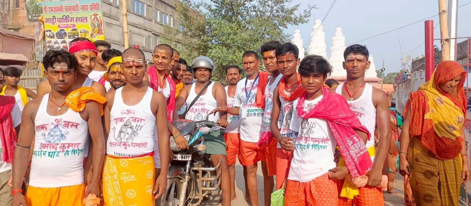 हजारों डाकबम का जत्था हुआ रवाना, सोमवार को करेंगे जलाभिषेक