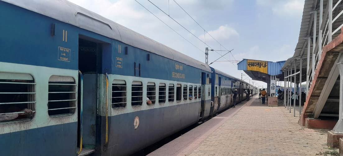 मुंगेर गंगा पुल : सवारी गाड़ी नहीं, मालगाड़ी है रेलवे की प्राथमिकता