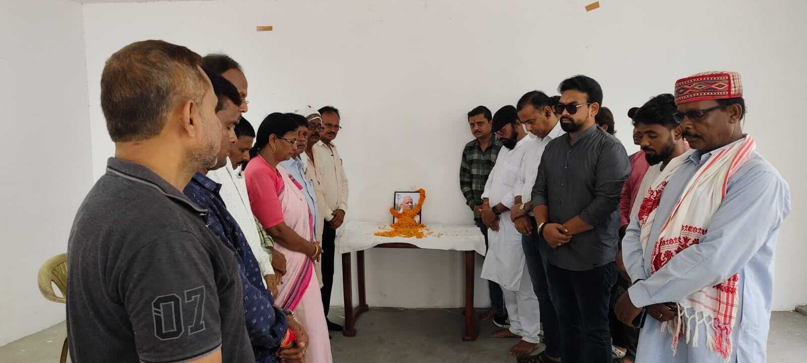 श्रमिकों, कांग्रेस कार्यकर्ताओं ने ददई दूबे को दी श्रद्धांजलि