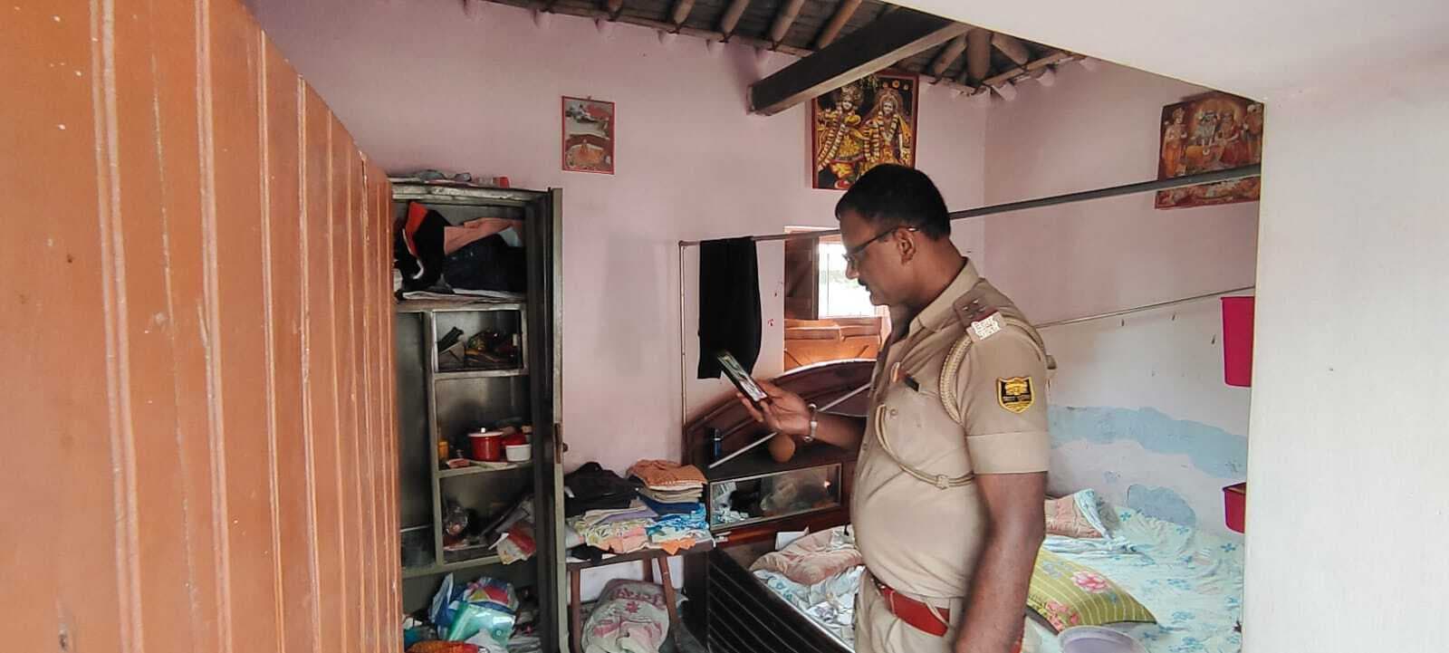 धन्यवाद चौक पर चोरों ने पांच लाख के जेवरात सहित नगद की हुई चोरी