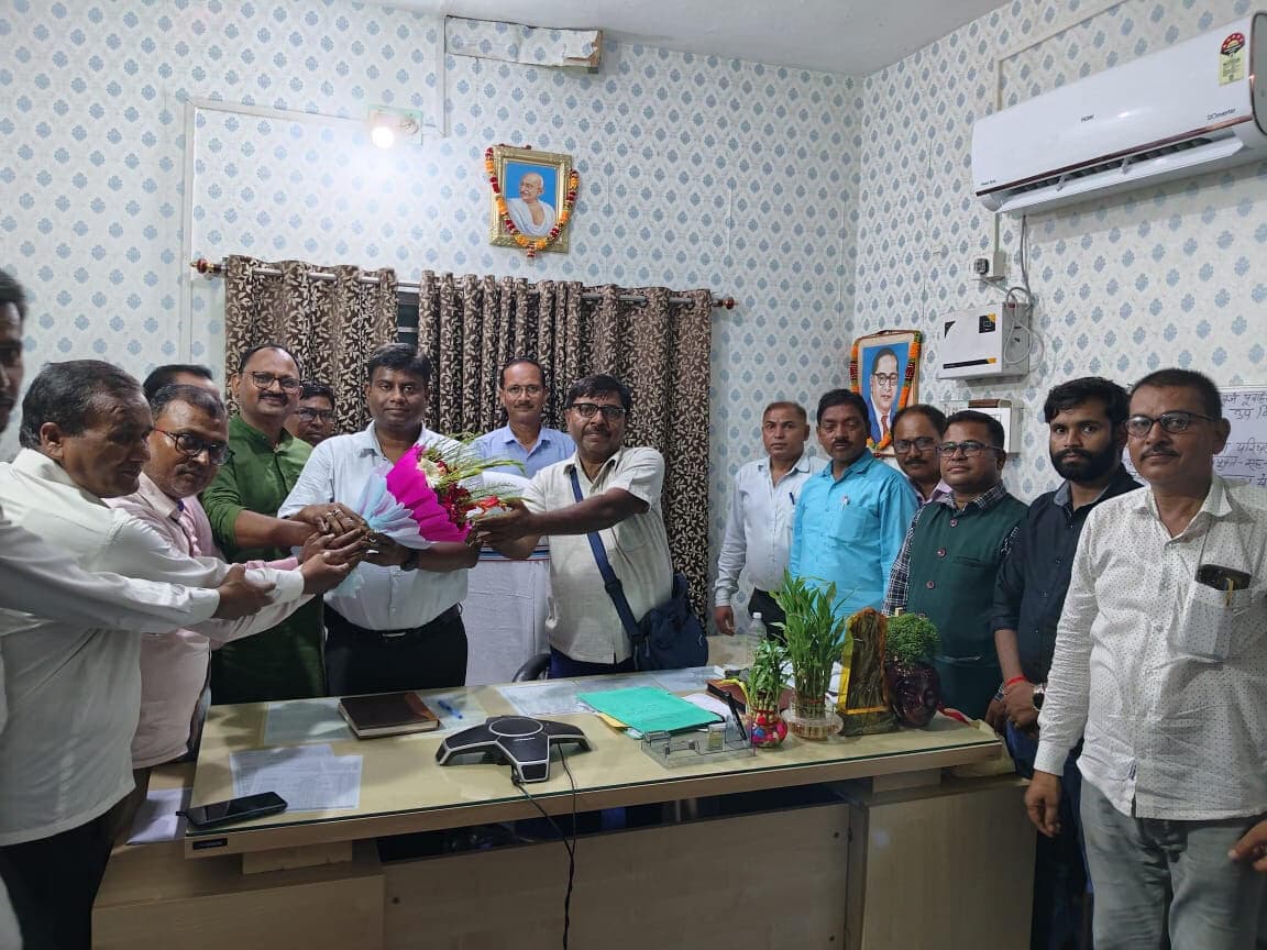 डीपीओ के बीच बांटी गयी जिम्मेवारी, शिक्षकों ने दी बधाई