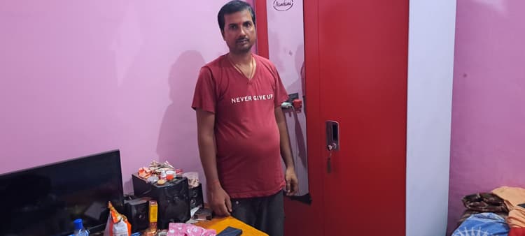 घर से नकदी, जेवरात व पांच लाख की संपत्ति चोरी