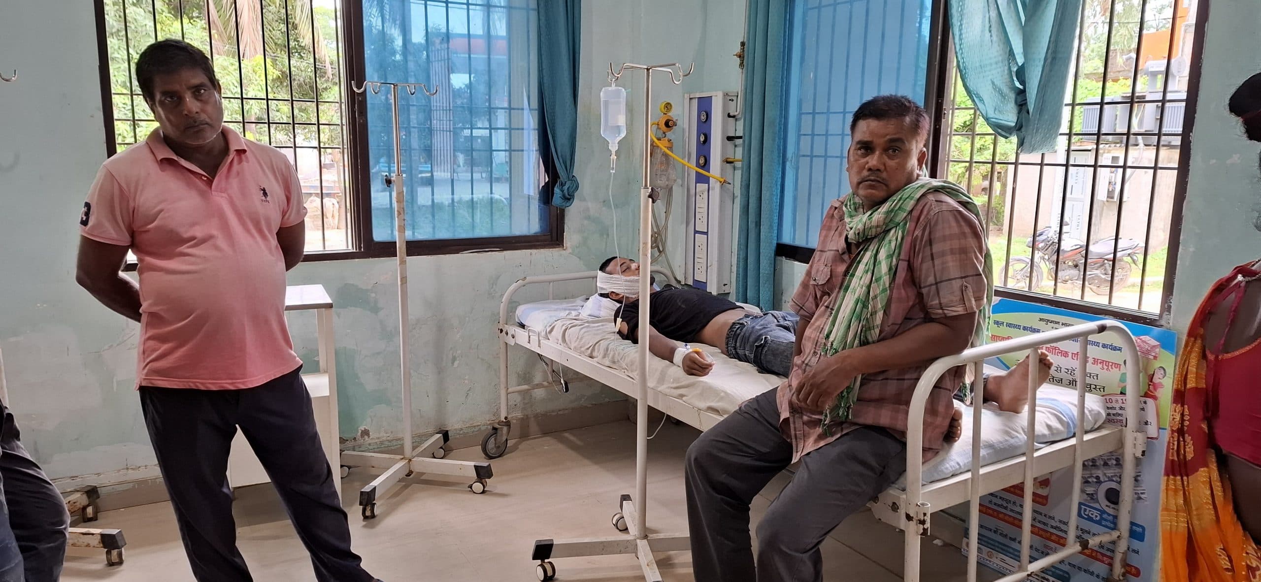 सड़क दुर्घटना में युवक गंभीर रूप से जख्मी, रेफर