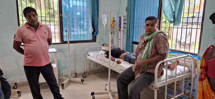 सड़क दुर्घटना में युवक गंभीर रूप से जख्मी, रेफर