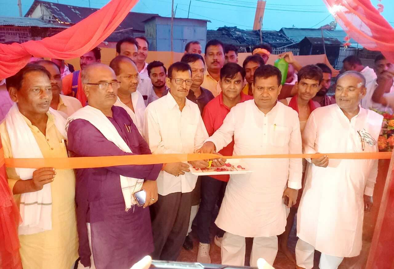 मनिहारी गंगा घाट पर कांवरिया सेवा शिविर लगाया गया