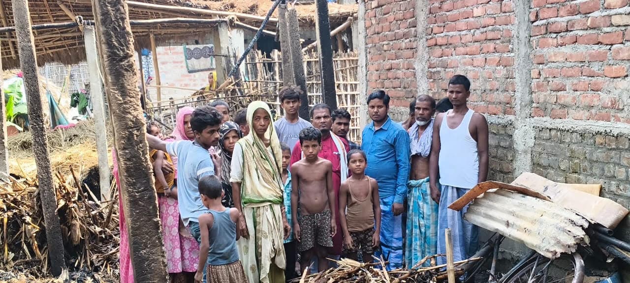 आग लगने से आधा दर्जन घर जले, लाखों की क्षति