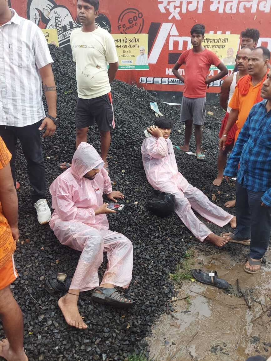 बाइक दुर्घटना में किशोर व बाइक सवार दो युवक घायल