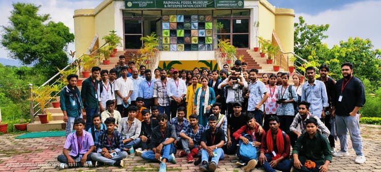 जीवाश्म पृथ्वी उत्पत्ति व जीव जीवन के महत्वपूर्ण पन्ने : डॉ रणजीत