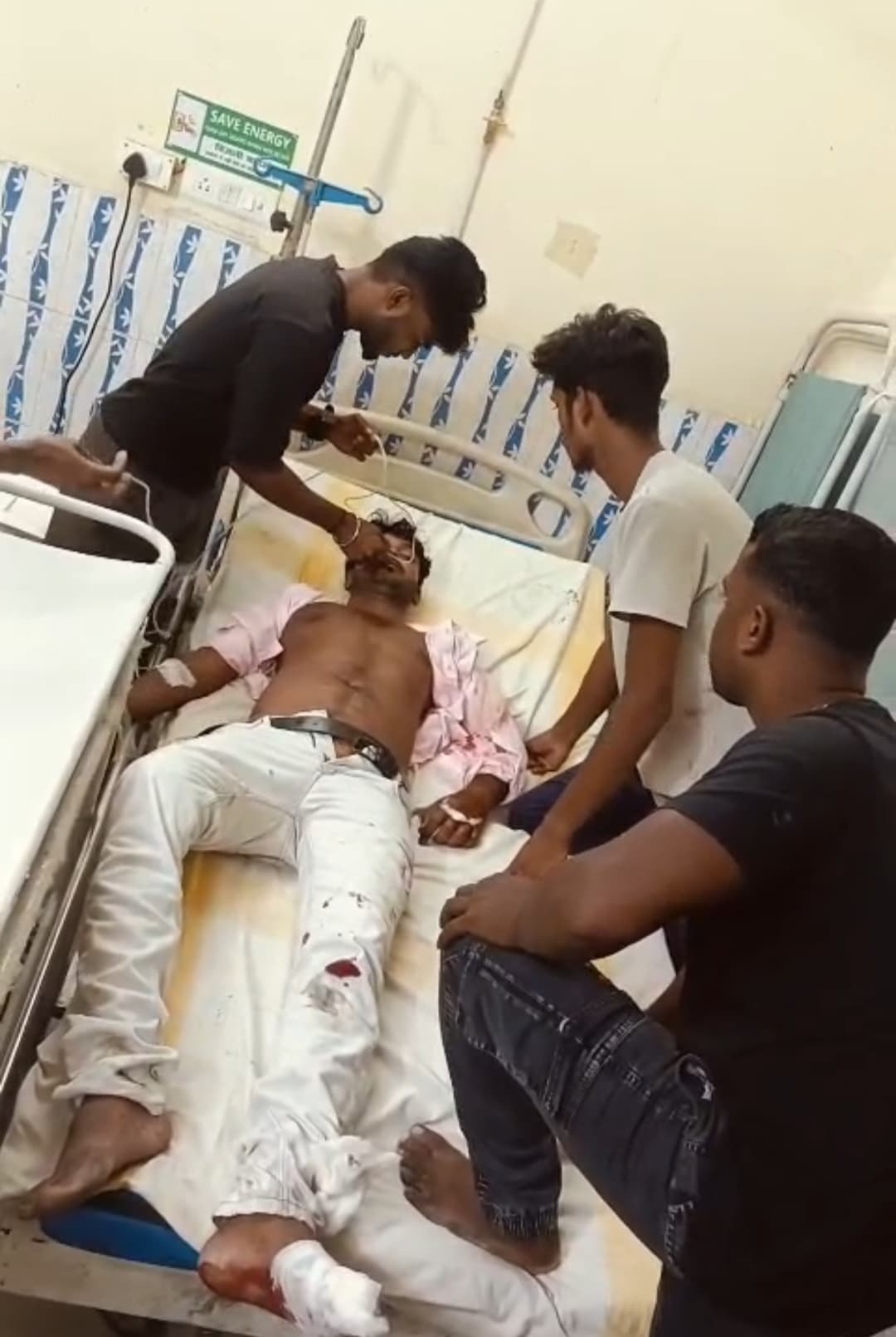 सड़क दुर्घटना में बाइक सवार युवक की मौत, दूसरा जख्मी