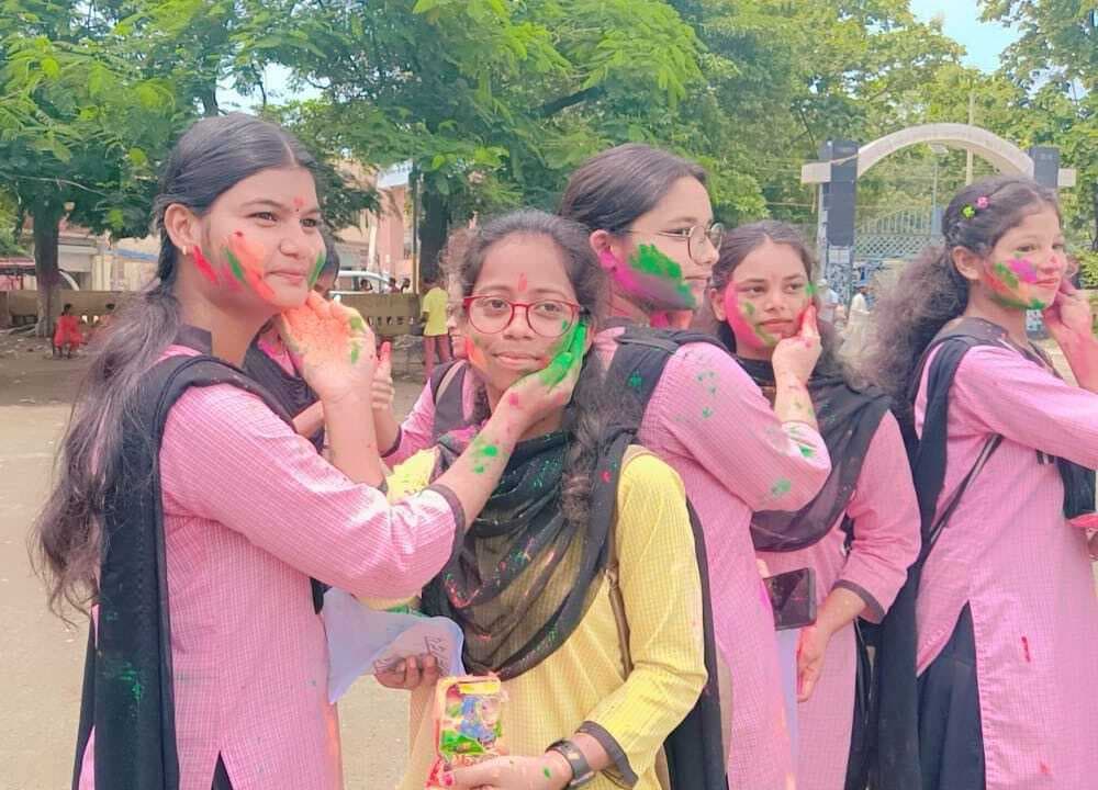 Giridih News :राज्यपाल के फैसले पर छात्र-छात्राओं ने जतायी खुशी