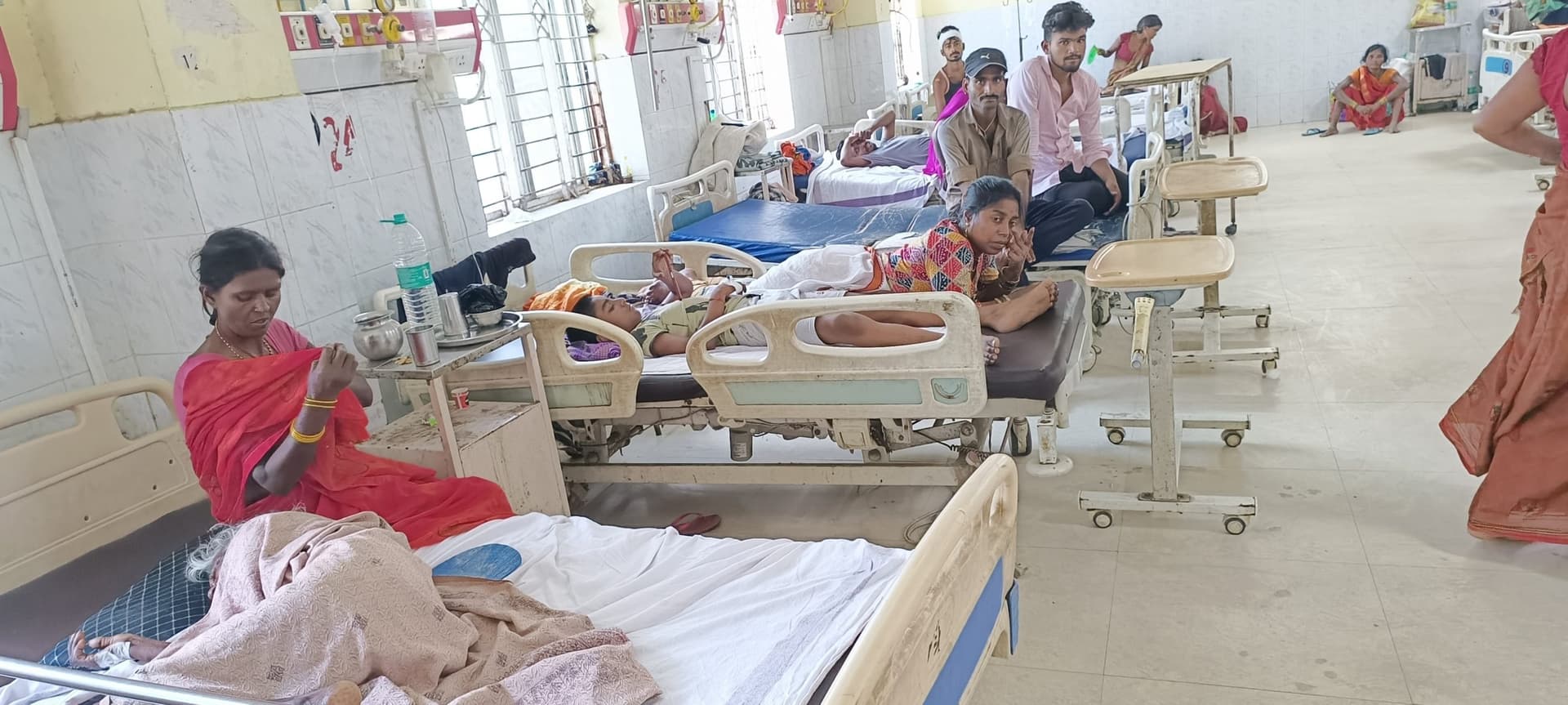 Gaya News : मरीजों को समय पर नहीं मिलता भोजन, रोजाना सामने आ रहीं गड़बड़ियां