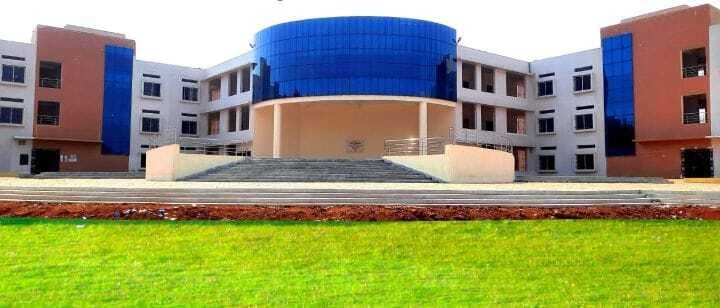 Chaibasa News : विद्यार्थियों ने उसी विषय में आवेदन किया, जिसमें शिक्षक हैं ही नहीं