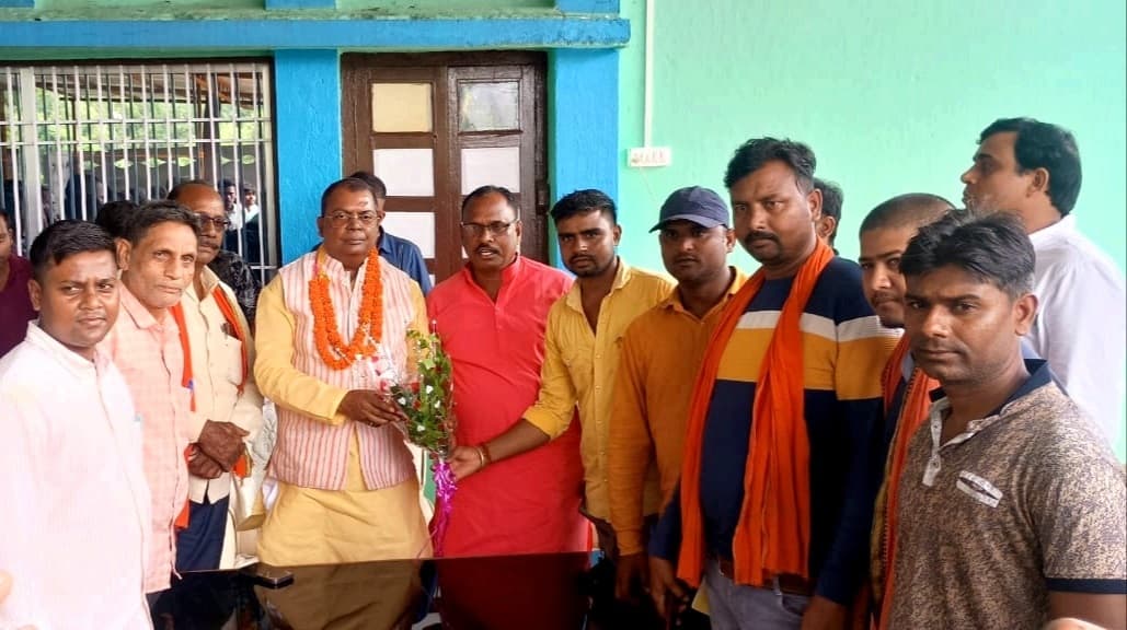 Bokaro News : मूल रैयत विस्थापित मोर्चा ने सांसद को सौंपा मांग पत्र