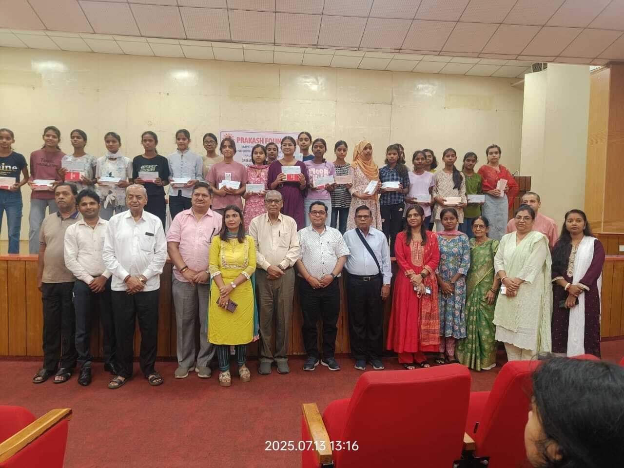 Dhanbad News: टुंडी के मेधावी छात्रों को किया सम्मानित