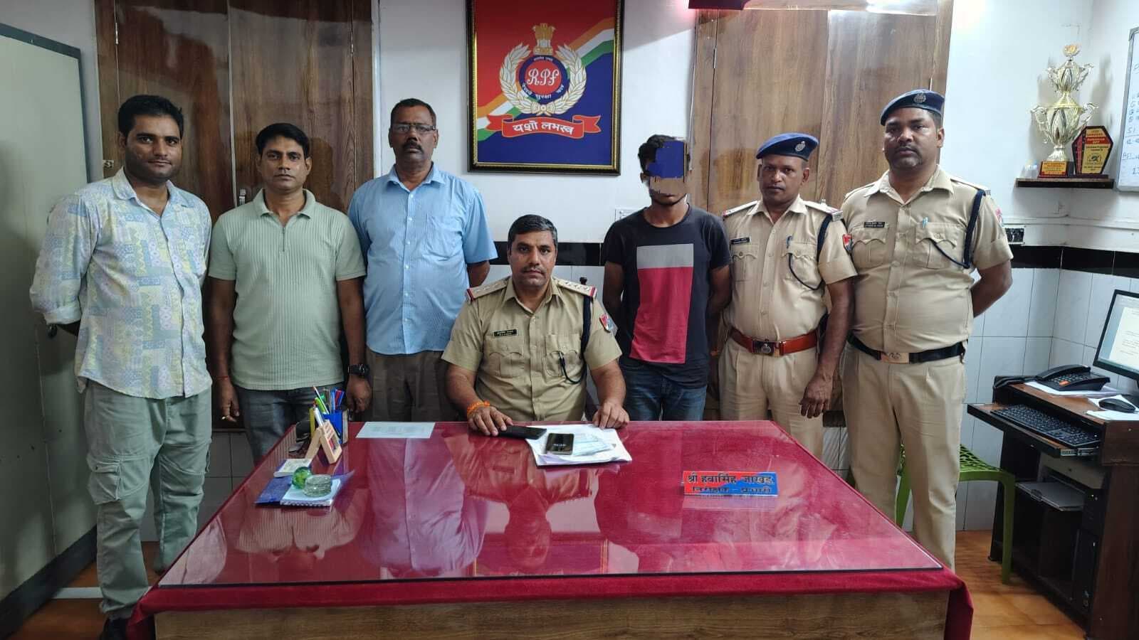 Dhanbad News: तत्काल टिकट दलाली के आरोप में एक गया जेल