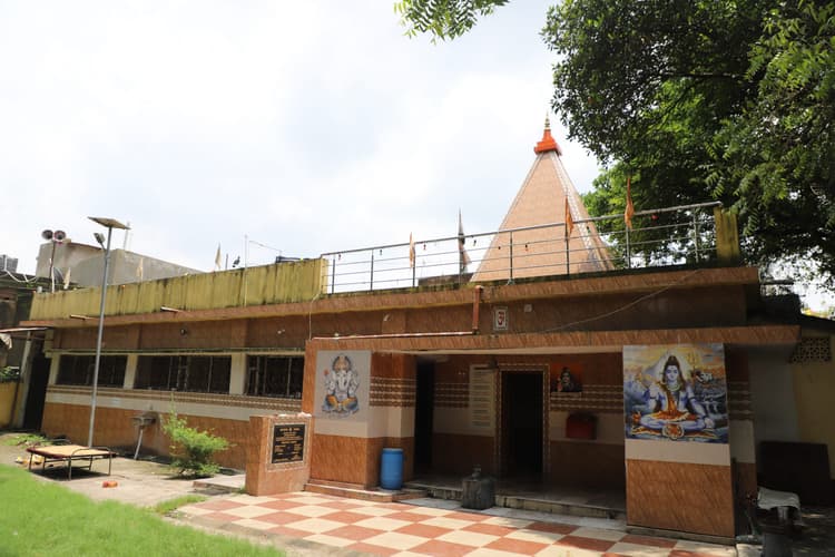 Jamshedpur News : बाबा के दरबार में हर पीड़ा का होता है समाधान