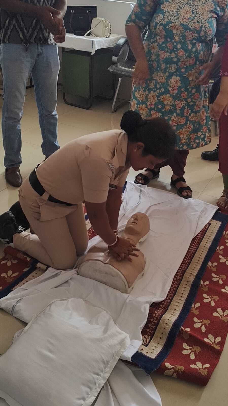 Jamshedpur News : कार्डियक अरेस्ट के प्रारंभिक लक्षणों को पहचानना आवश्यक : आदित्य चौधरी