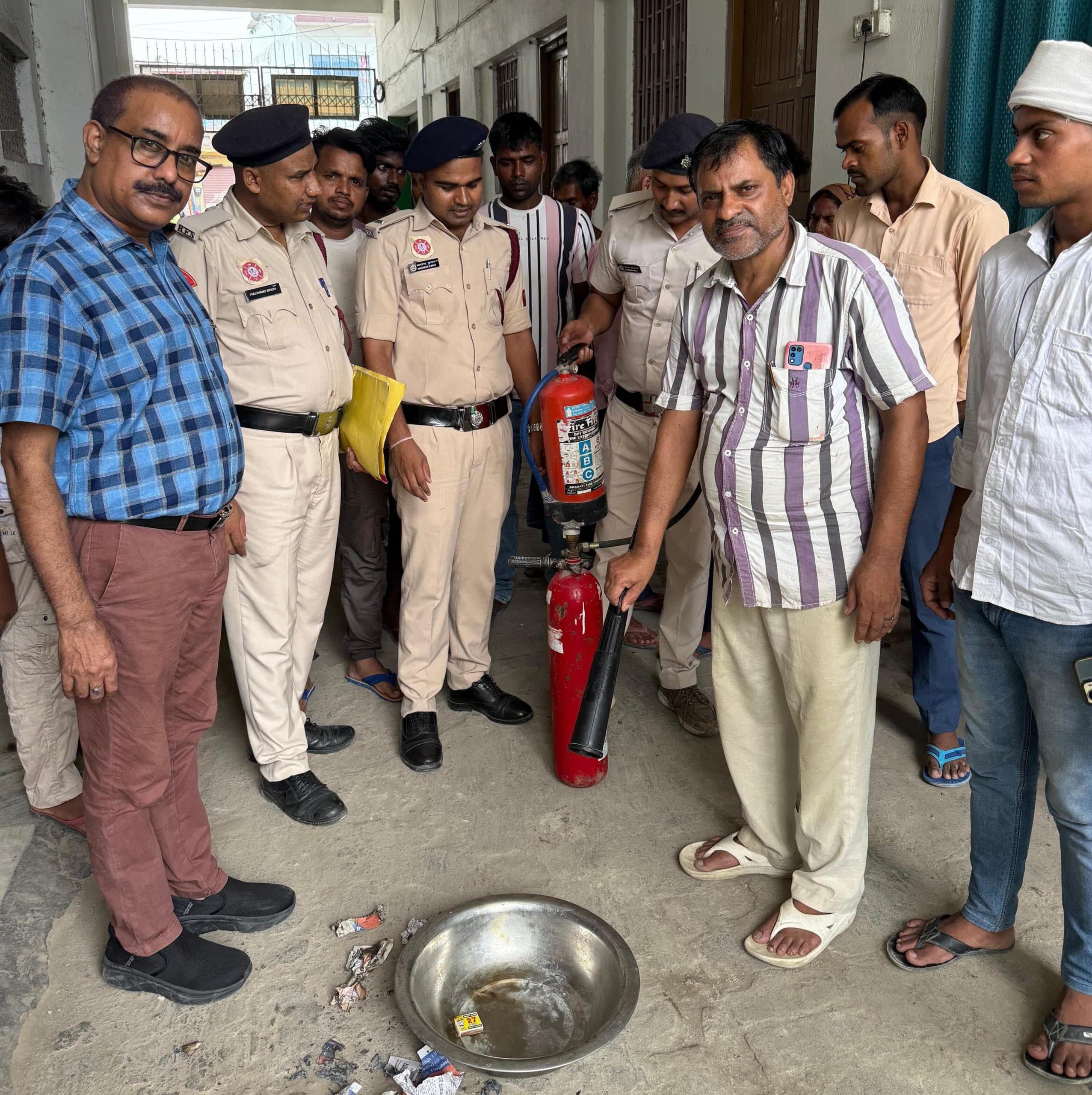 hajipur news. माॅकड्रिल कर दी अगलगी से बचाव की जानकारी