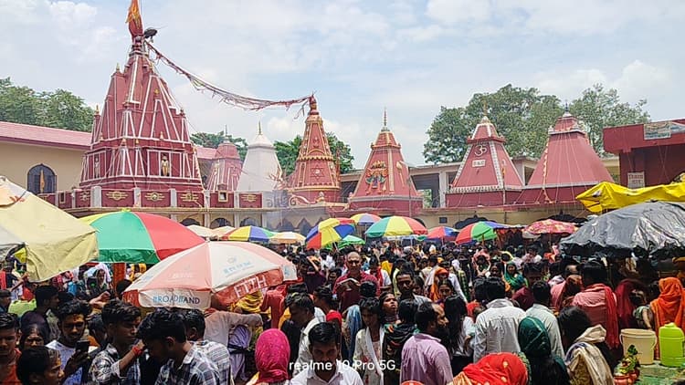 Samastipur News:हर-हर महादेव से गूंज उठा उगना महादेव विद्यपतिधाम