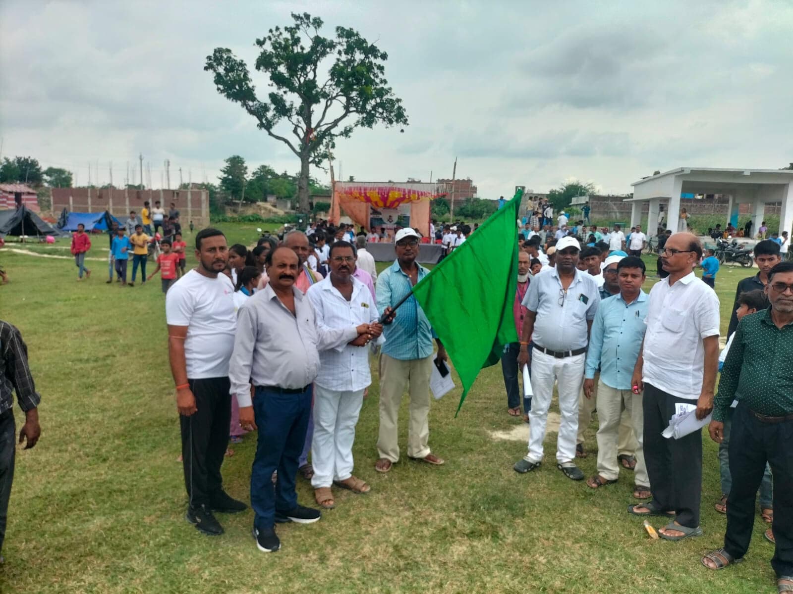 Madhubani : प्रखंड स्तरीय मशाल प्रतियोगिता का आयोजन