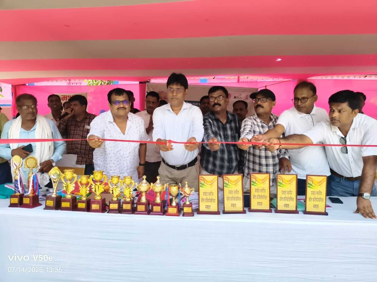 hajipur news. मशाल खेल प्रतियोगिता का बीडीओ ने किया शुभारंभ