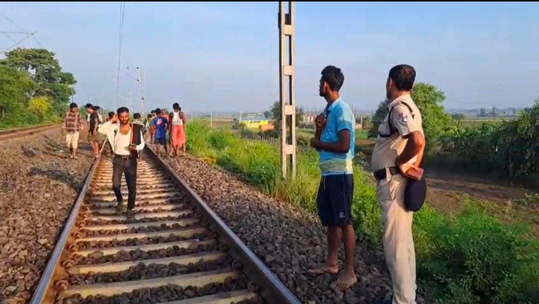 Samastipur News:रेलवे ट्रैक से हत्या की गई युवती का शव बरामद
