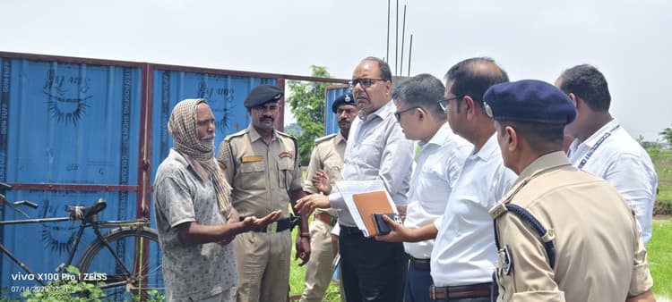 आयुक्त ने मतदाताओं से किया सीधा संवाद, ली जानकारी