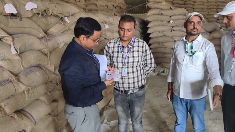 महाप्रबंधक ने एसएफसी गोदाम के रख रखाव का लिया जायजा