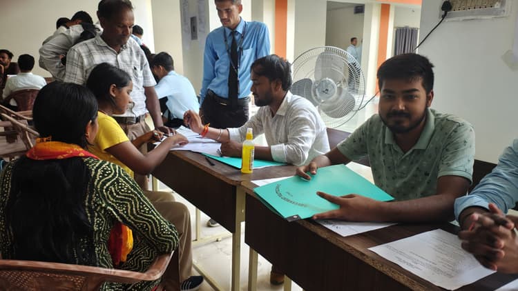 राजकीय पॉलिटेक्निक काॅलेज में शांतिपूर्ण माहौल में हो रहा नामांकन