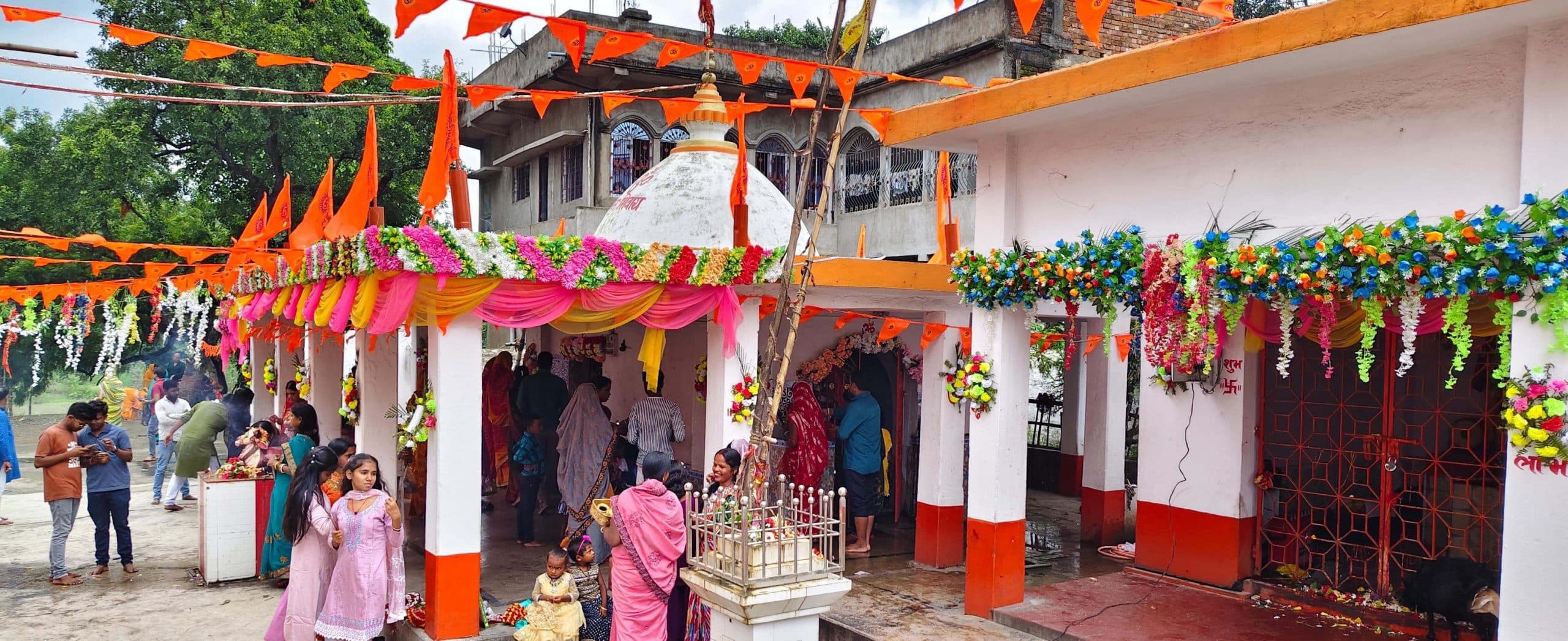 अमड़ापाड़ा में पूजा के लिए शिवालयों में उमड़ी भीड़