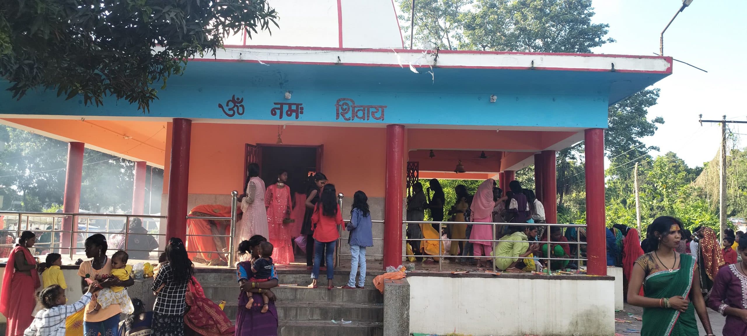 कोढ़ा के शिव मंदिरों में पहली सोमवारी को रही भारी भीड़