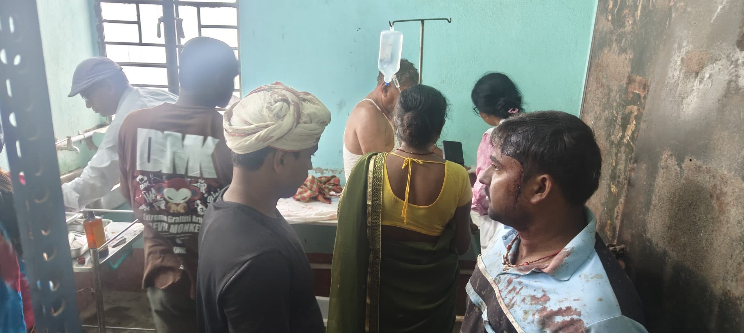 जमीन विवाद को लेकर दो पक्षों में मारपीट, 13 लोग घायल