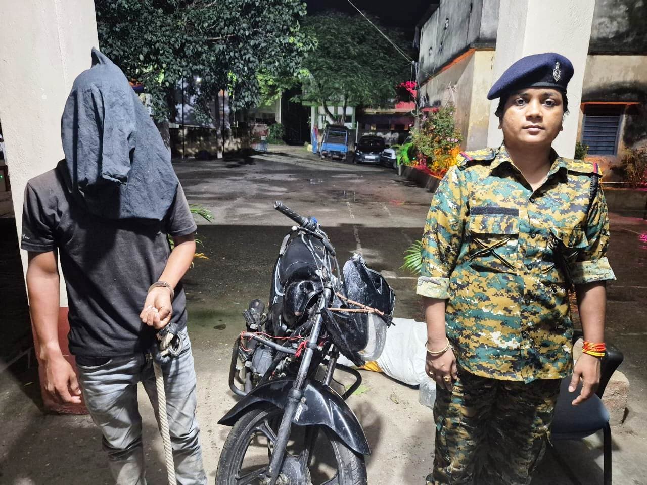 अंबा पुलिस ने अंदर अलग-अलग कार्रवाई में चोरी की दो बाइकों के साथ दो चोरों को दबोचा