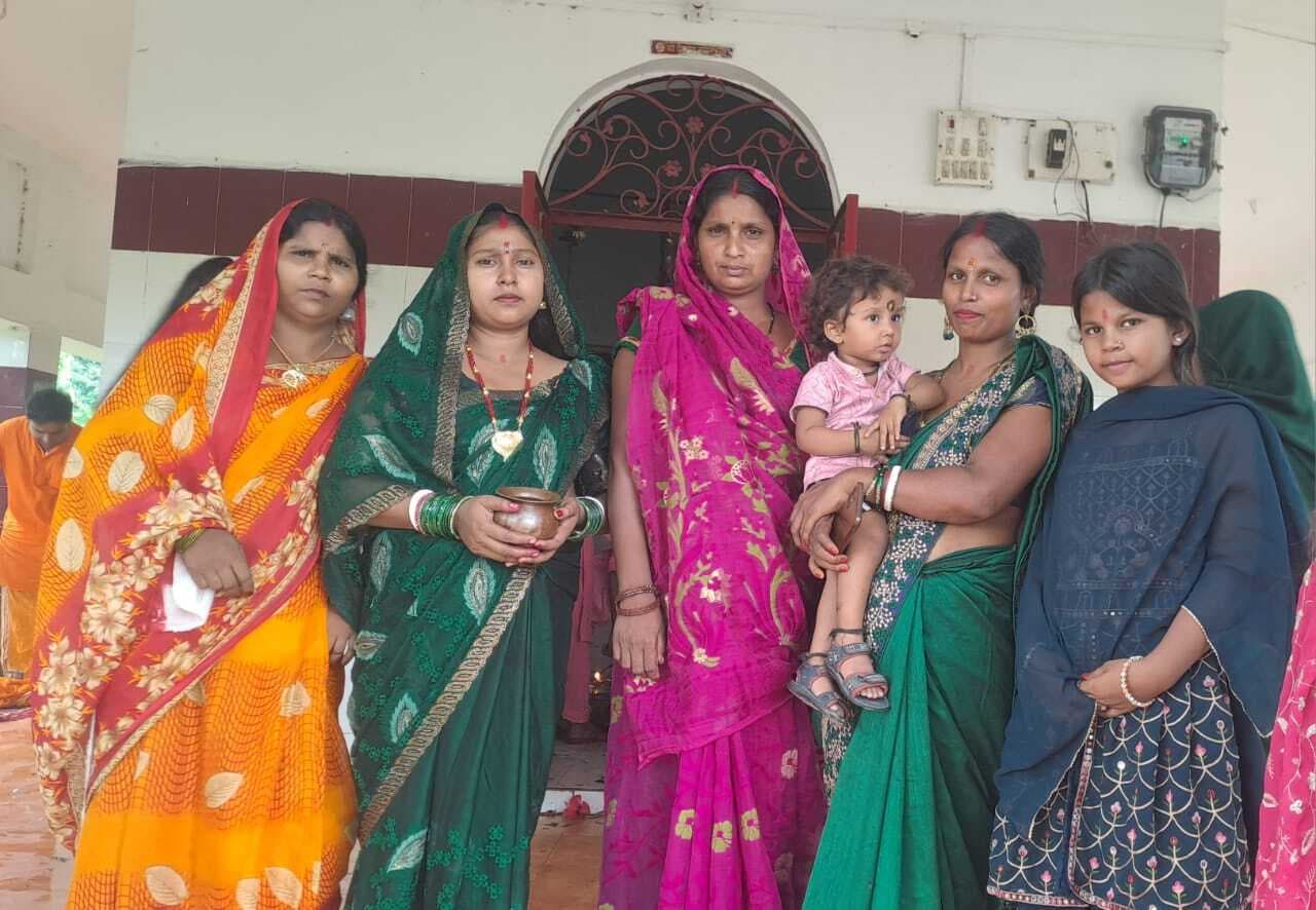 जलाभिषेक के लिए श्रद्धालुओं की लगी रही भीड़