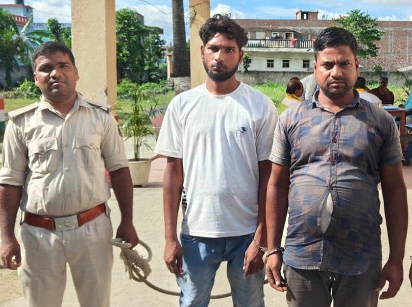 देसी महुआ शराब व शराब बनाने के उपकरण के साथ तस्कर गिरफ्तार