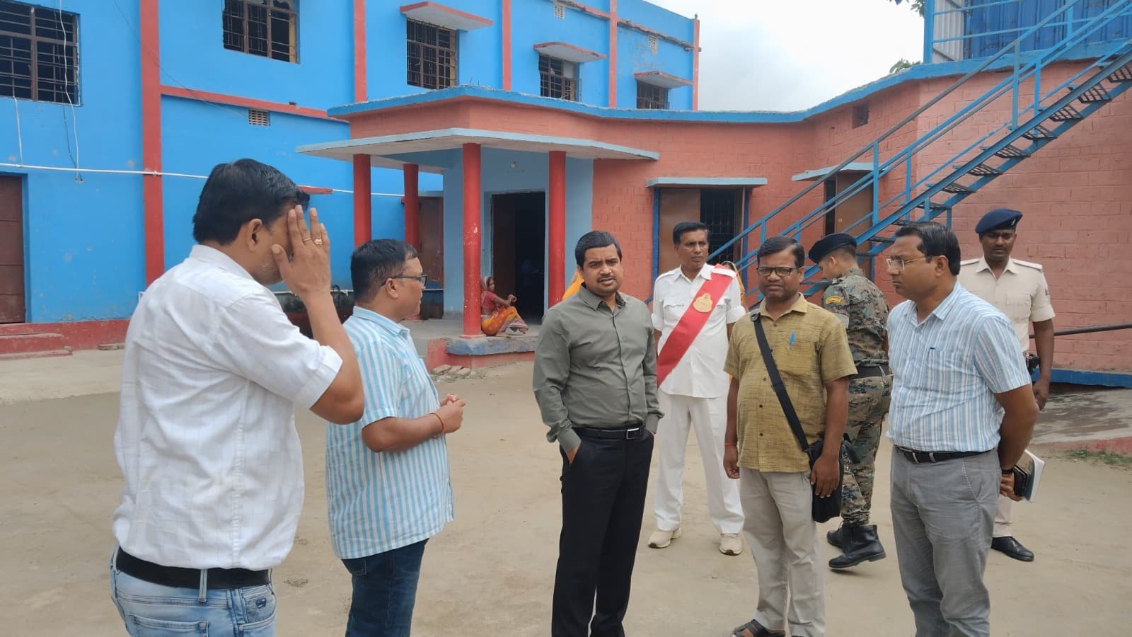 जिलाधिकारी ने पीएमश्री मध्य विद्यालय गौरवगढ़ का किया औचक निरीक्षण