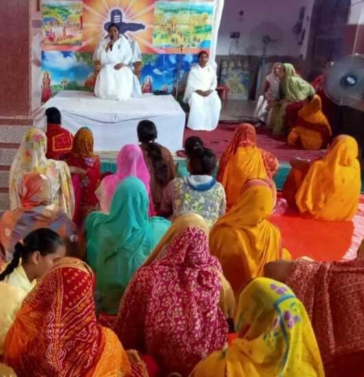 फल के रूप में मिलते हैं दुख और सुख : बबीता बहन