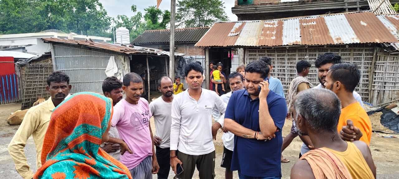 अगलगी पीड़ितों से मिले जनप्रतिनिधि, मदद का भरोसा