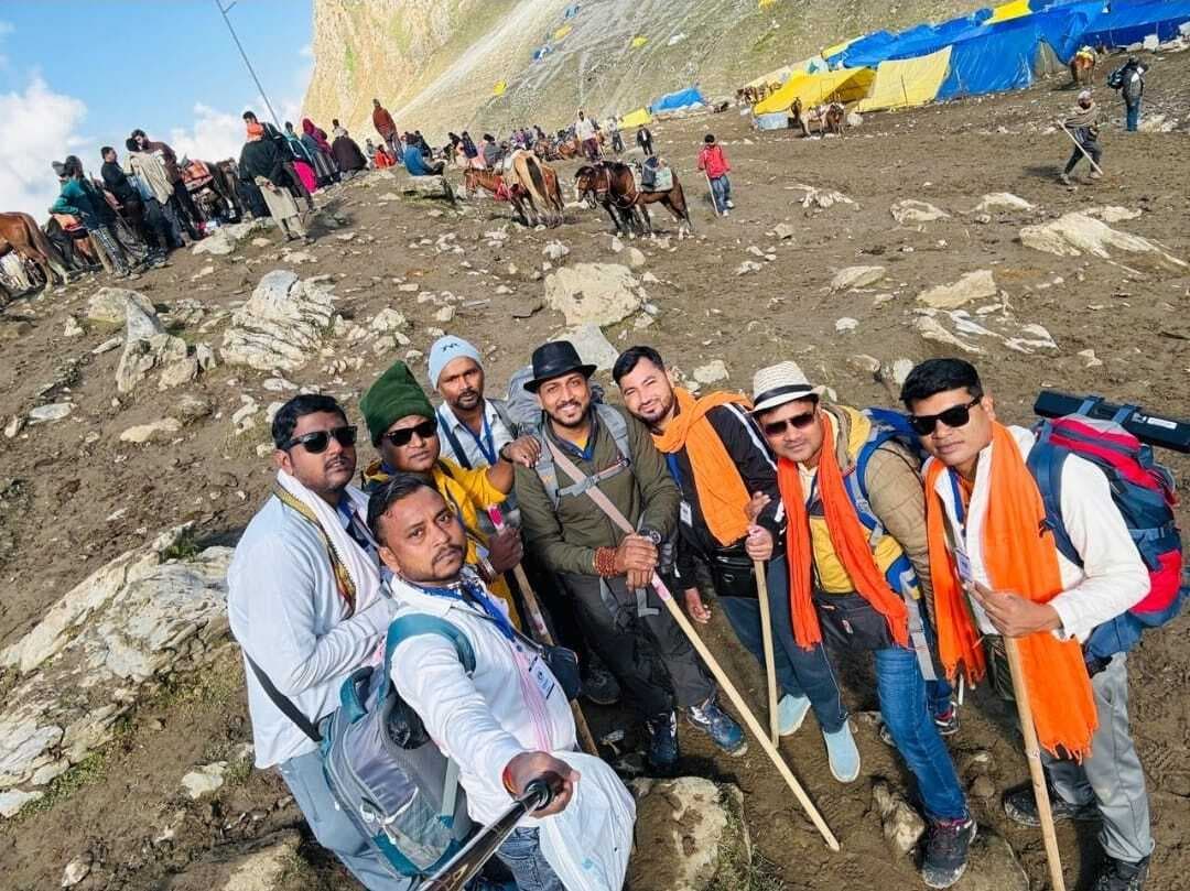 कोढ़ा के श्रद्धालुओं ने अमरनाथ यात्रा पूरी कर की पूजा