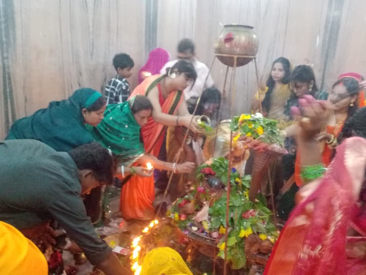 खलारी का पहाड़ी मंदिर, सावन में उमड़ती है श्रद्धालुओं की भीड़