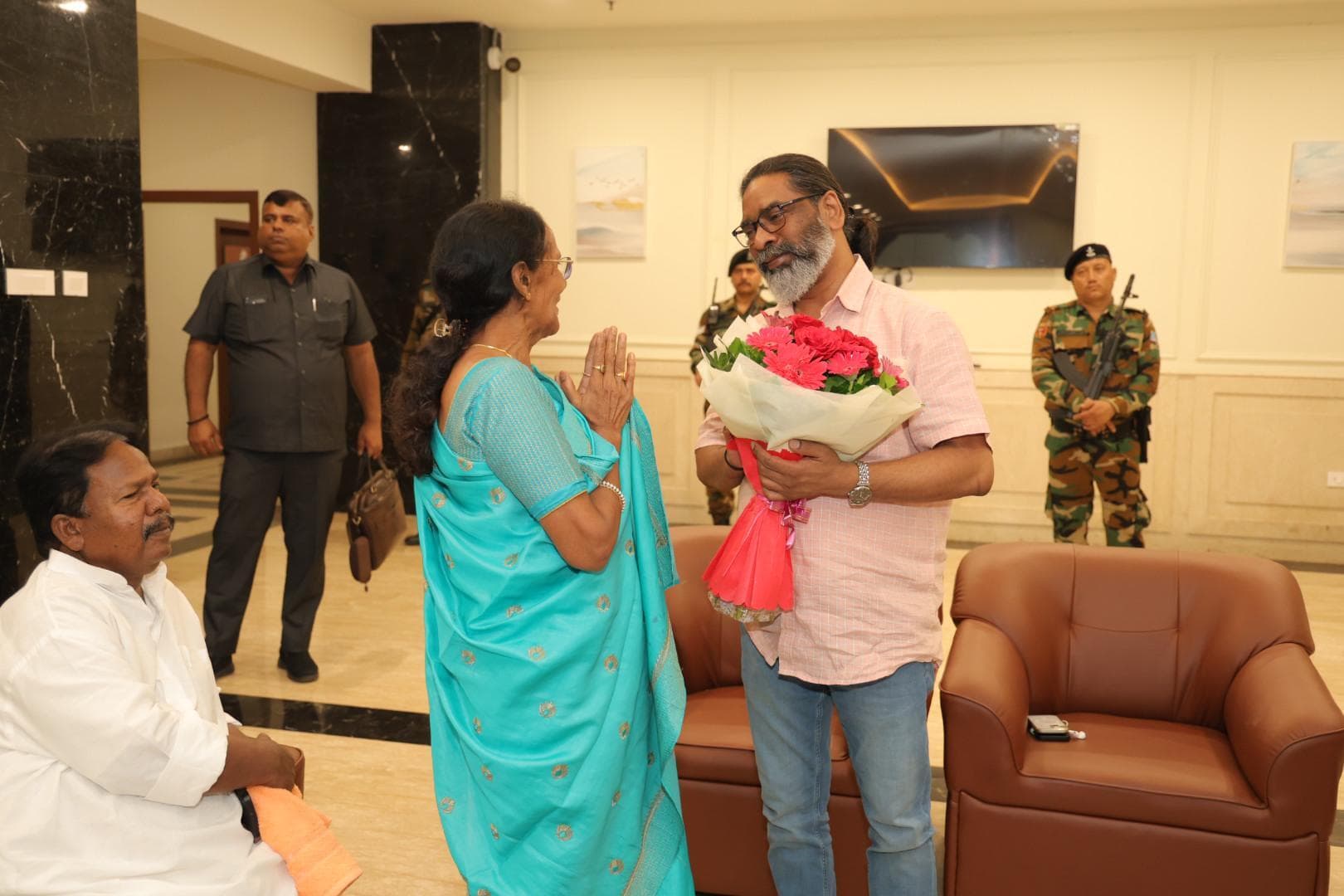 झामुमो नेत्री ने दिल्ल्ली में गुरुजी का जाना हालचाल