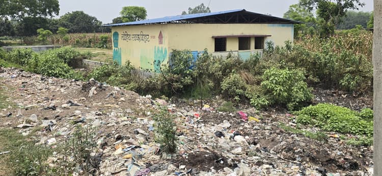 आजमनगर में लोहिया स्वच्छ बिहार अभियान की उड़ रहीं धज्जियां