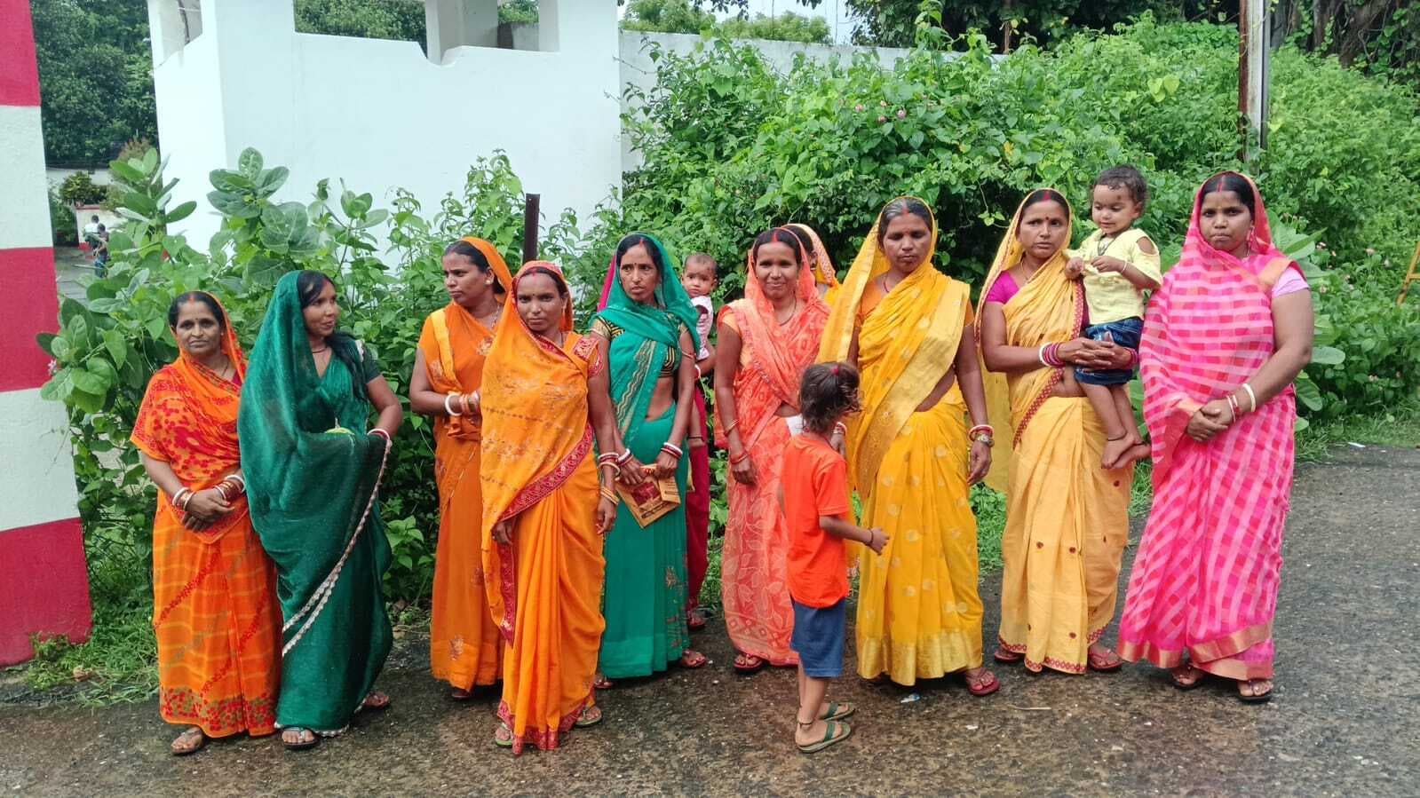 लोन दिलाने के नाम पर दर्जनों महिलाओं से हजारों की हुई ठगी